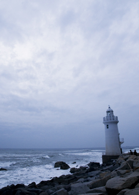 夕暮れの伊良湖岬灯台