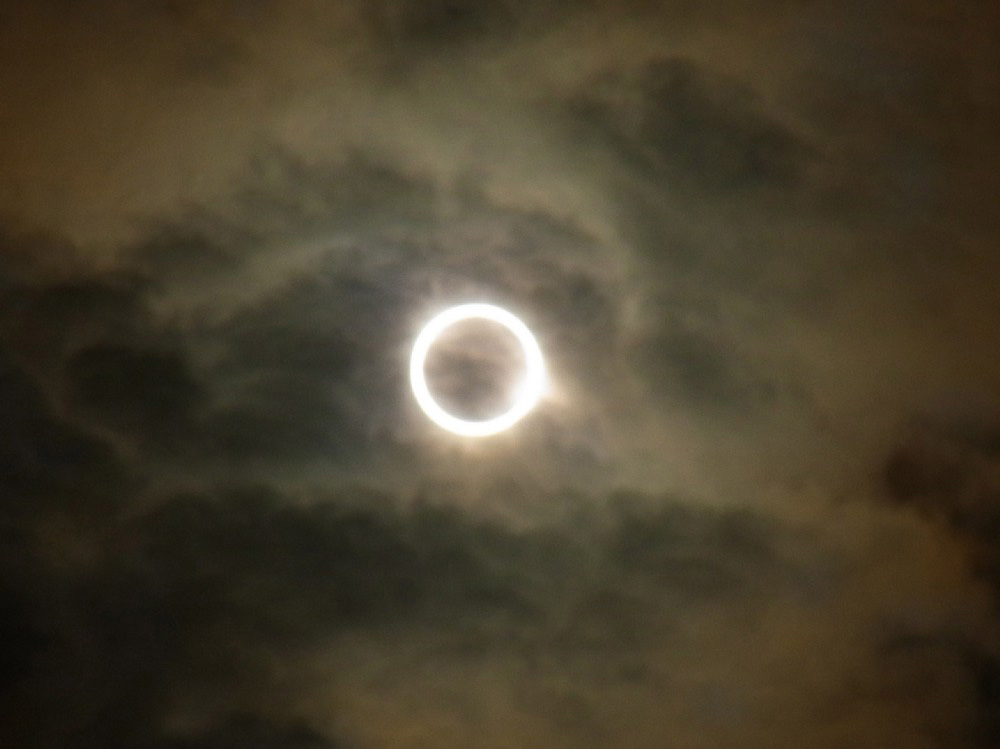  金環日食を携帯で撮影　2012.5.21