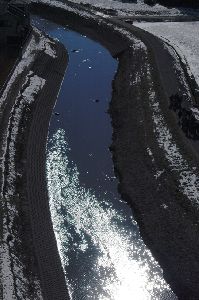 蛇行しながら流れていく綾瀬川