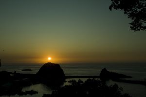 知床の夕陽丘より見える日没